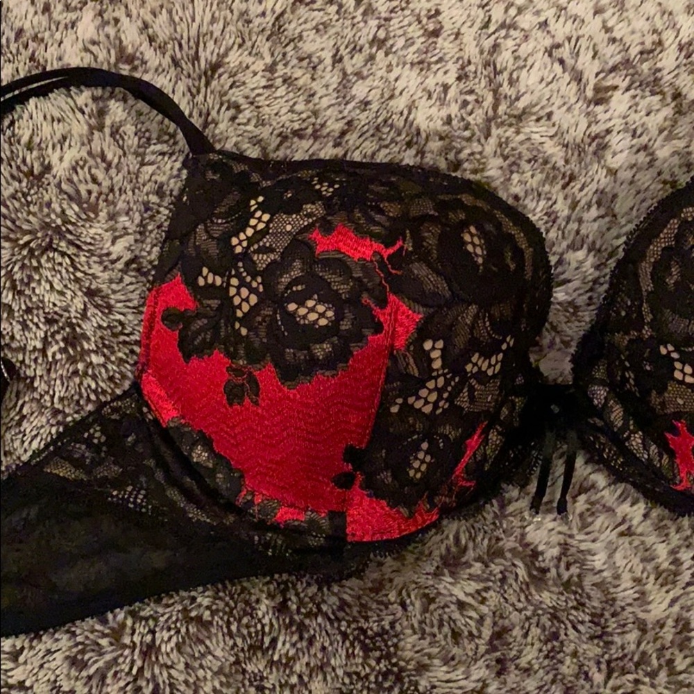 {Vs} 32D very sexy push up